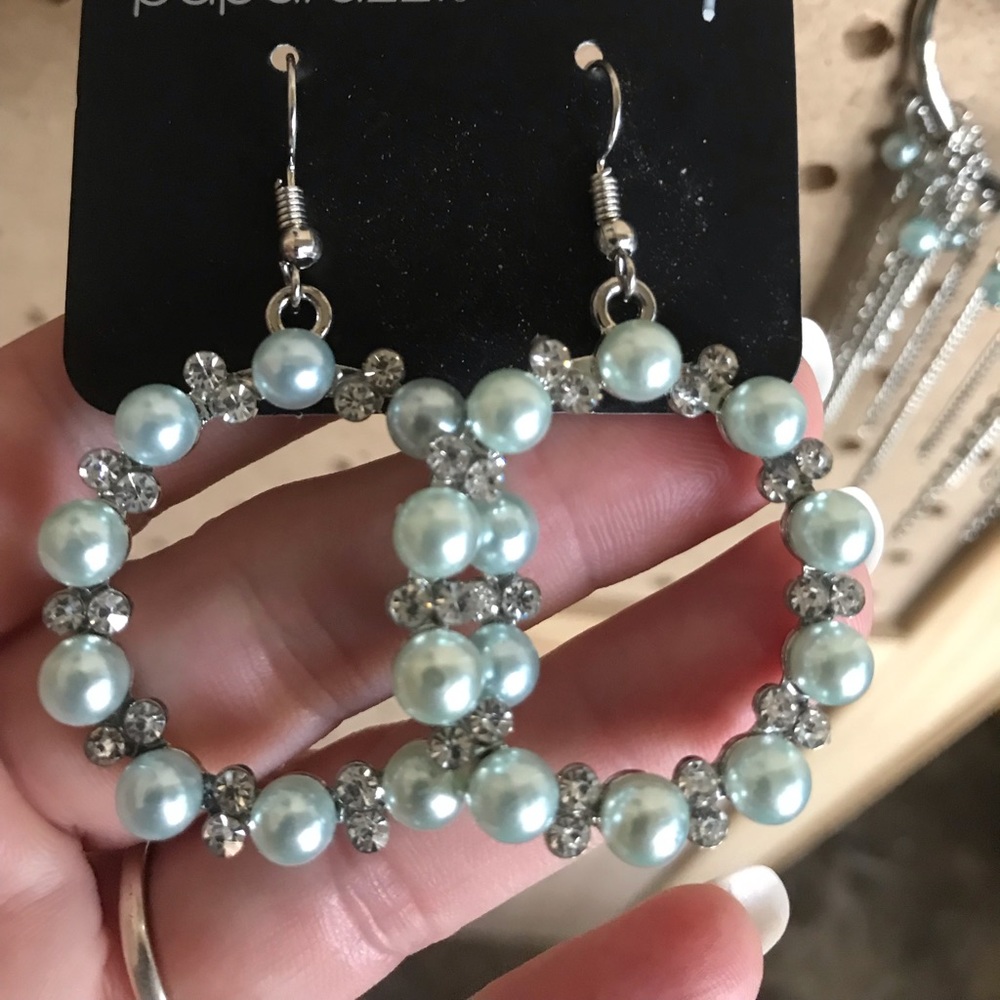 Circular earrings w/baby blue pearls &rhinestones